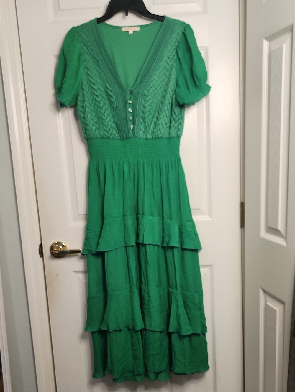 Kings Road Green Tiered Maxi Dress with Smocked Waist and V‑Neck